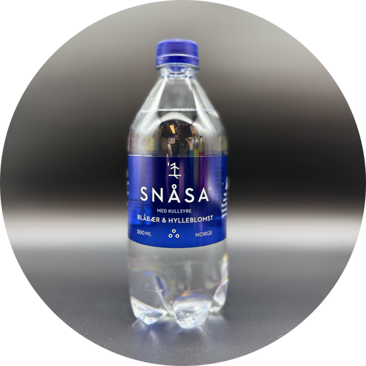 Snåsa med kullsyre 0,5l - Blåbær & Hylleblomst